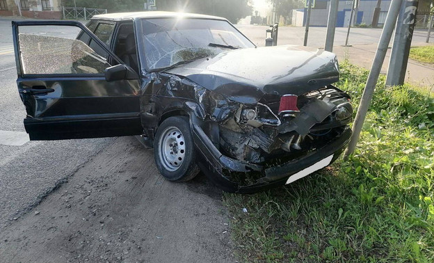 Жесткое ДТП в Слободском: молодой водитель пострадал в лобовом столкновении