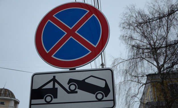 На трёх улицах Кирова ограничат парковку машин