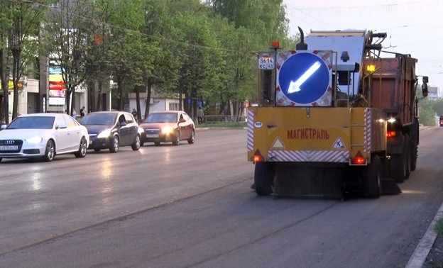 В Кирове дорожники ремонтируют семь улиц: отставаний по графику нет