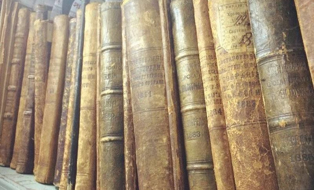 До 2024 года в Кировской области оцифруют более 500 старинных книг