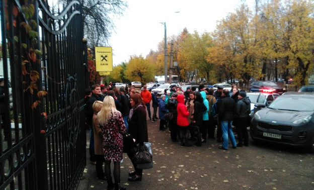 Из-за сообщений о взрывном устройстве в центре Кирова эвакуировали офисное здание