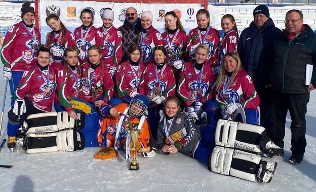 Кировская «Родина» стала третьей на чемпионате России по хоккею с мячом среди женщин