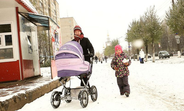 Семьи, в которых родится второй ребёнок, будут получать по 5 тыс. рублей ежемесячно