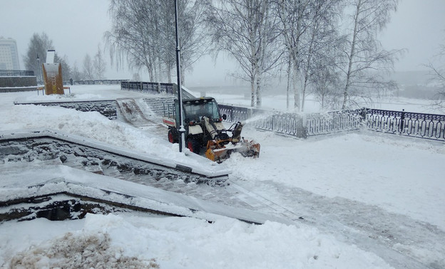 За минувшие сутки с улиц Кирова вывезли более 500 кубометров снега