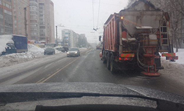 В Кирове формируют колонны спецтехники для уборки снега