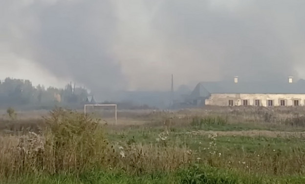 В Советском районе горит сенной склад