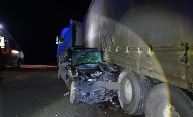 На трассе под Вятскими Полянами грузовик столкнулся с легковушкой: один человек погиб