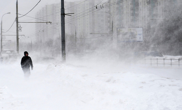Сильный ветер и мощные снегопады: МЧС объявило метеопредупреждение в Кировской области