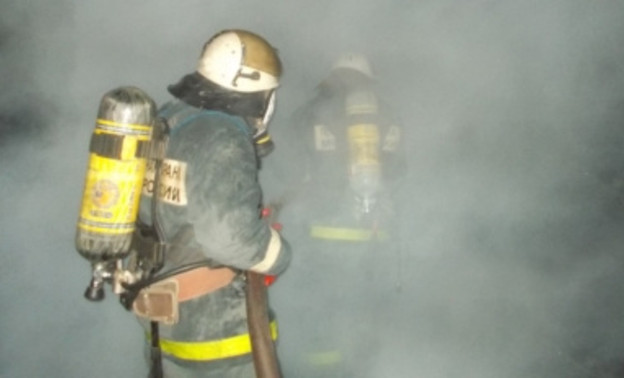 Сегодня ночью в Кирове пожарные тушили многоэтажку