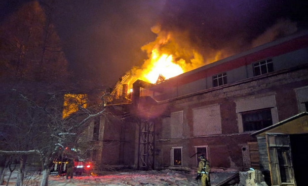 На бумажной фабрике в Мурыгино произошёл пожар