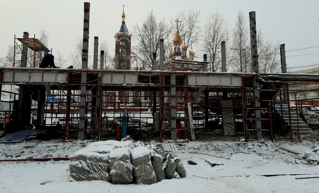 В Кирове незаконно построенный шинный центр на Луганской снесут за счёт средств городского бюджета