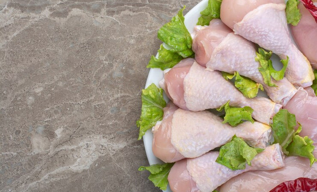 В РФ разрешили ввезти 18,5 тонны курятины по беспошлинной квоте