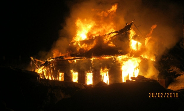 В Котельниче полностью сгорел жилой дом