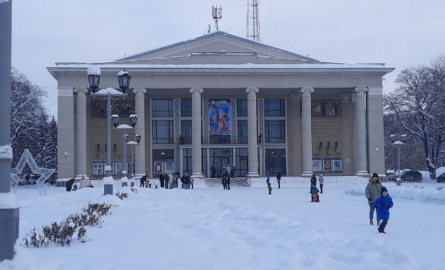 Площади у Филармонии хотят дать имя композитора Петра Чайковского