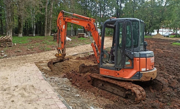В парке имени Кирова делают площадки для йоги и выгула собак