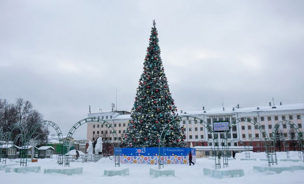Новогоднее оформление начали убирать с улиц Кирова