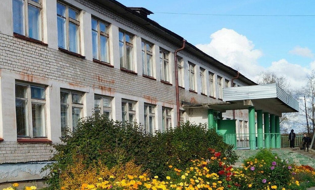 В Лальске приступили к капитальному ремонту школы