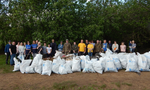Кировчане вынесли с городского пляжа десятки мешков мусора