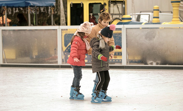 Юные кировчане смогут бесплатно научиться кататься на коньках