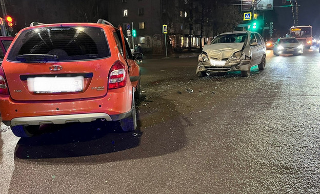 В ДТП на улице Воровского пострадали семь человек