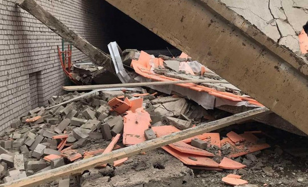«Угрозы жизни больше нет»: строитель, попавший под завал ТЦ в Зуевке, пошёл на поправку