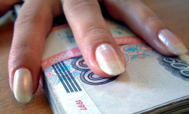 Начальник почтовой станции присвоила более 4 тысяч рублей