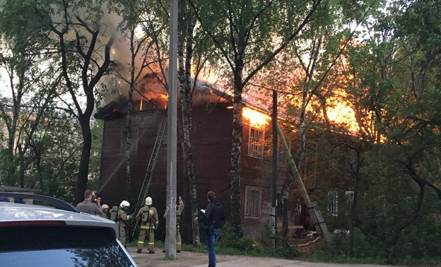 Ночью на улице Красноармейской вспыхнул деревянный дом