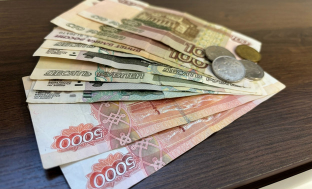 Названо количество регионов со средней зарплатой более ста тысяч рублей