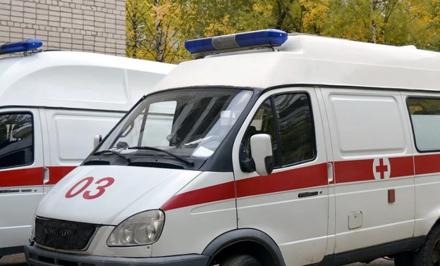 В Оричевском районе «Мерседес» столкнулся с автомобилем скорой помощи, есть пострадавшая