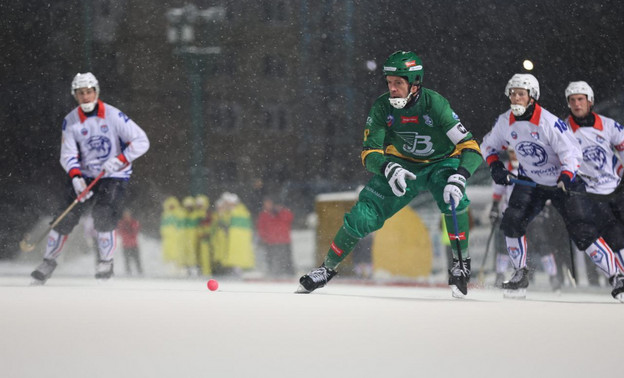 «Выходили биться на победу». Хоккеисты «Родины» прокомментировали первый матч сезона