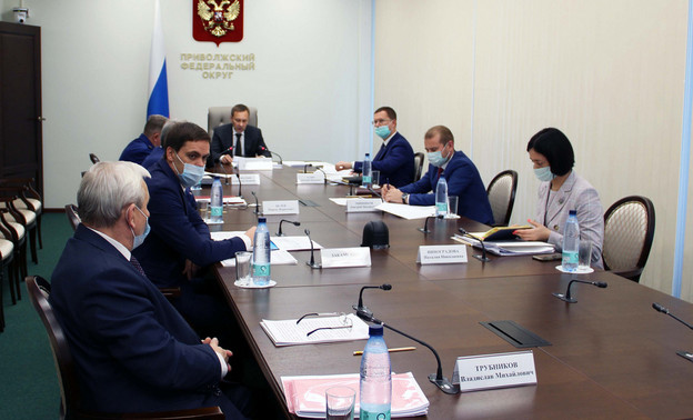 Дмитрий Курдюмов принял участие в обсуждении теневой занятости и зарплат «в конвертах» на окружном заседании