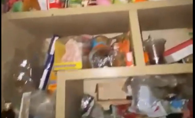Кировчанки превратили свою квартиру в свалку мусора