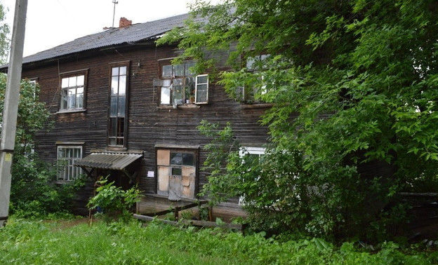 Губернатор Кировской области планирует завершить программу переселения из аварийного жилья на два года раньше
