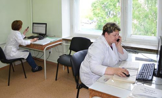 В Кировский клинико-диагностический центр можно звонить по двум номерам