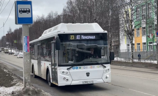 На кировских автобусах меняют указатели маршрутов