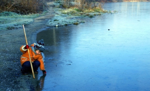 МЧС предостерегает кировчан от выхода на лёд