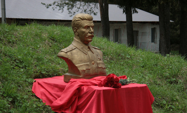 Депутатов ОЗС просят запретить установку памятников Сталину в Кировской области