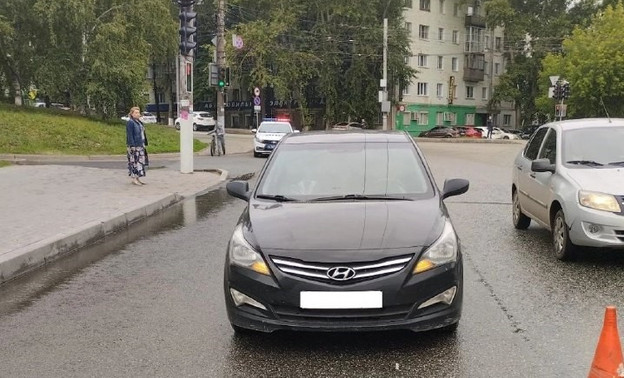 На Комсомольской в Кирове водитель иномарки сбил ребёнка. Видео