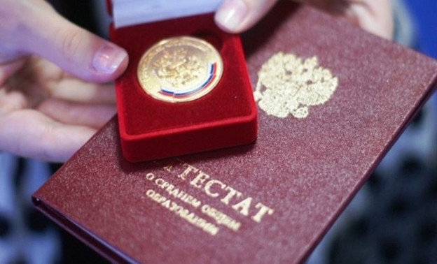 В Кирове золотые медали получат 242 выпускника