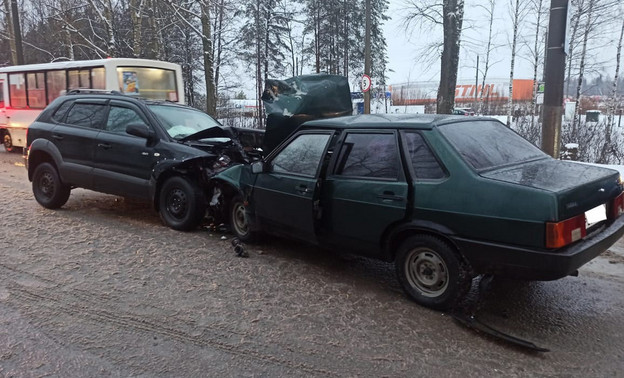 В Кирове столкнулись сразу пять автомобилей