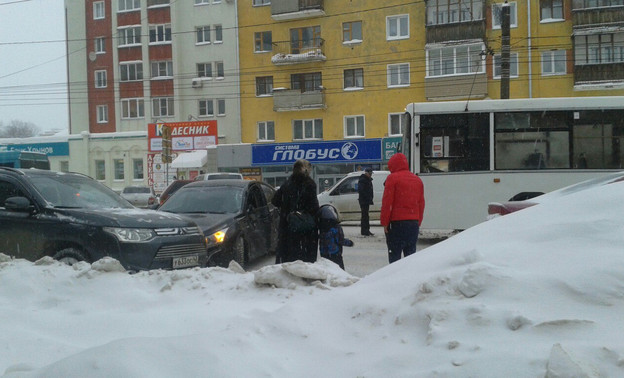 Внимание, водители! Возле ТЦ «Крым» образовалась серьезная пробка