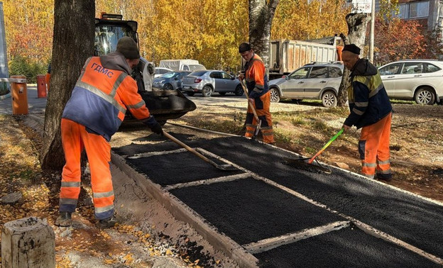 В Кирове заасфальтируют дороги к пяти учреждениям образования и культуры