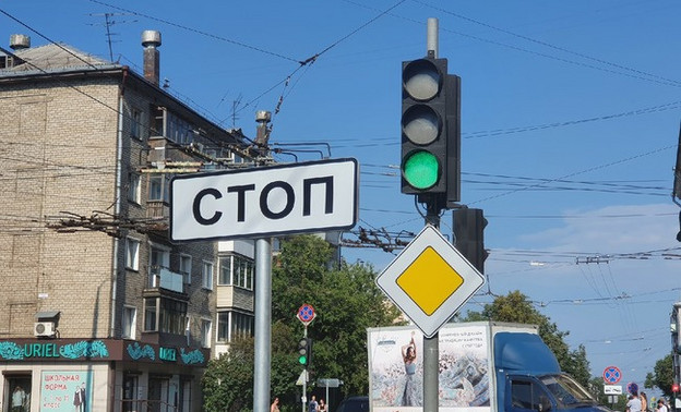 13 перекрёстков улиц в Кирове оснастят новыми светофорами