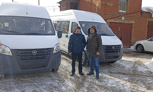 Ещё в два района Кировской области привезли новые пассажирские автобусы