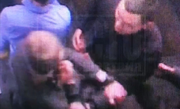 В кировском баре росгвардеец избил полицейского
