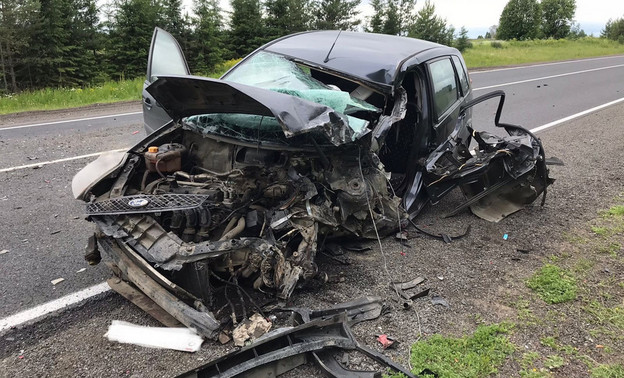 В Котельничском районе погиб водитель легковушки при столкновении с грузовиком