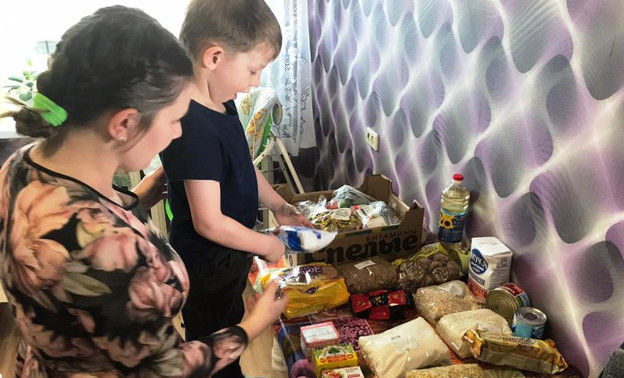 Многодетные семьи Кировской области получили две тысячи продуктовых наборов