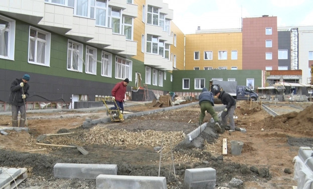 Итоги дня 21 октября: фонд поддержки дольщиков и строительство школы в Радужном