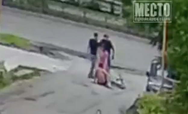 В Кирове четверо напали на самокатчиков