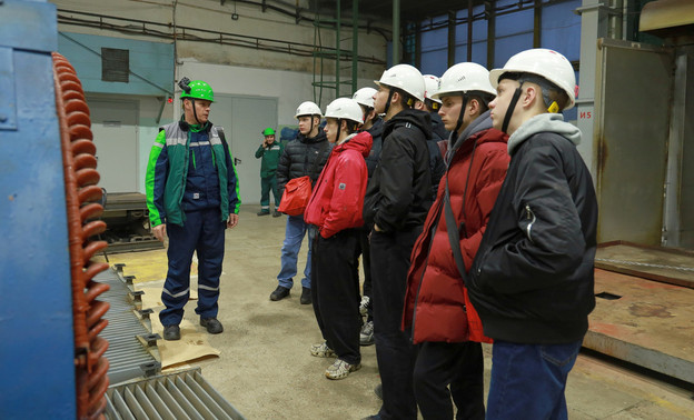 Студенты погружаются в производство КЧХК в рамках проекта «Профессионалитет»